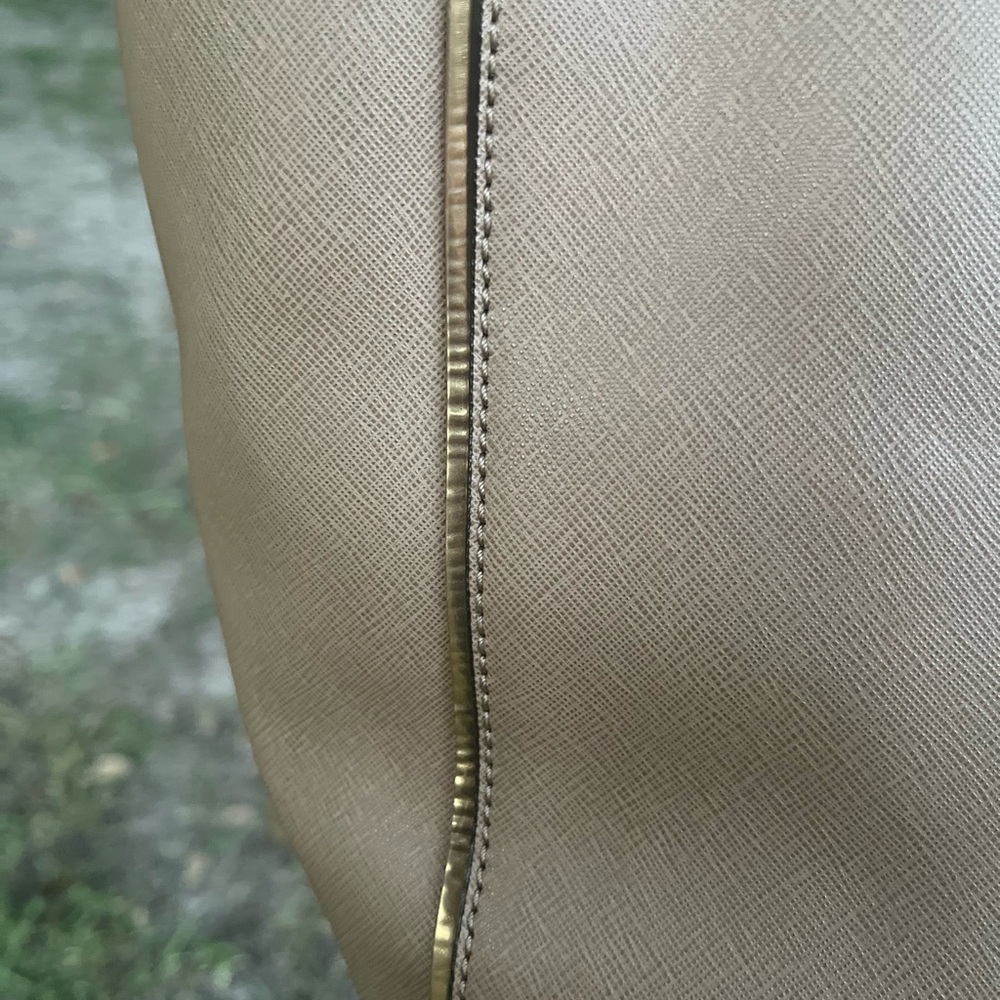 MICHAEL KORS TAN NUDE BEIGE GOLD CHAIN LEATHER SHOULDER HANDBAG PURSE GUC - Picture 2 of 16